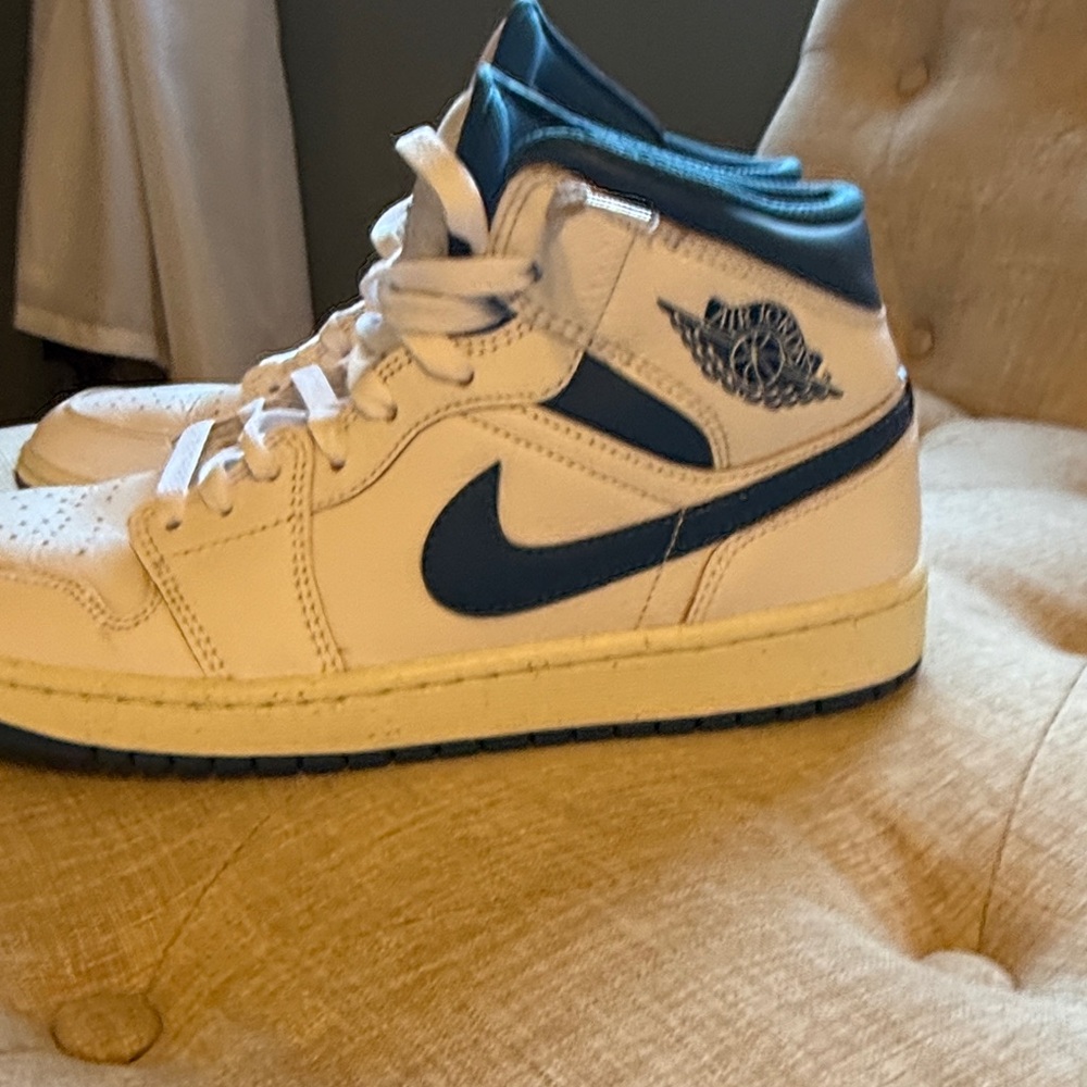 Men's Nike Jordan White and Blue Sneakers - Picture 2 of 8